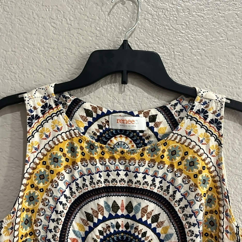 Renee C. Women's Blue Cream Geometric Fitted Sleeveless Top Sz M Summer Wear - Picture 4 of 7